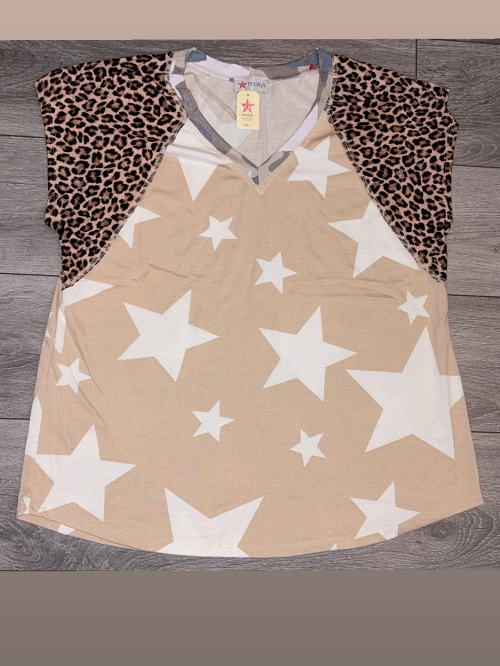 Mollys Boutique Shirt Size XL Short Sleeved Vneck Stars & Cheetah Print New Tags